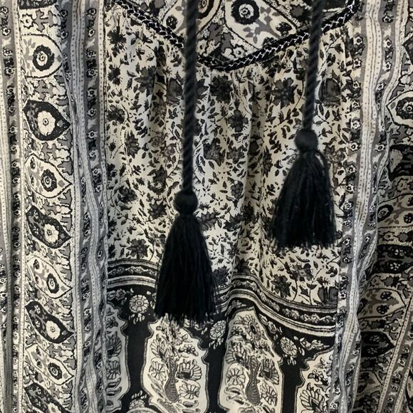 Lucky Brand Lelah Boho Floral Split Neck Tassel Tunic Blouse Sz M - Picture 3 of 11